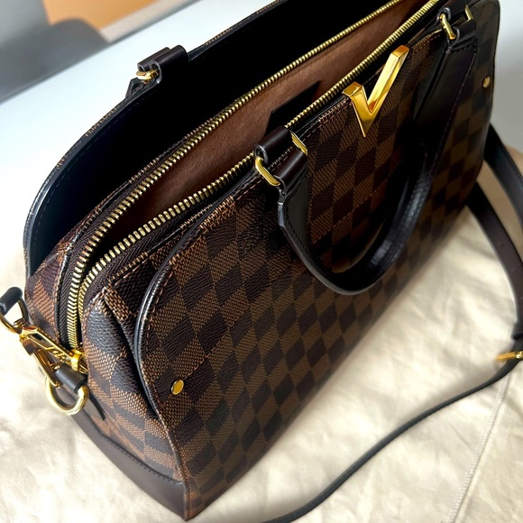 Louis Vuiton Purse! Authentic and worn 2 times only! - Picture 2 of 16